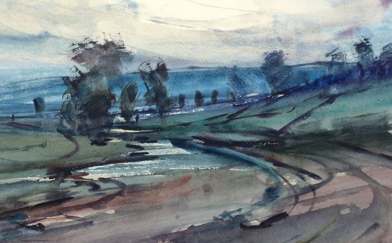 Expressives Aquarell mit einem Feldweg und großen Pfützen im Vordergrund, im Mittelgrund durch Pinseltupfer angedeutete Bäume, im Hintergrund bläuliche Bergrücken, grau-blauer Himmel mit einer großen weißen Wolke