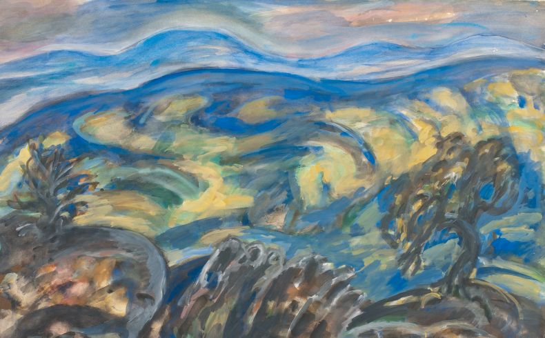 Weite Erzgebirgslandschaft in blauen und grau-gelben Farbtönen, im Vordergrund einige Bäume und Sträucher, im Hintergrund wellenförmige Berge, in expressivem Pinselduktus ausgeführt